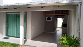 Aconchegante casa de praia próximo ao Beto Carrero
